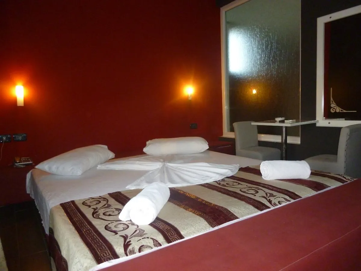 Hotel Red Apple Fier