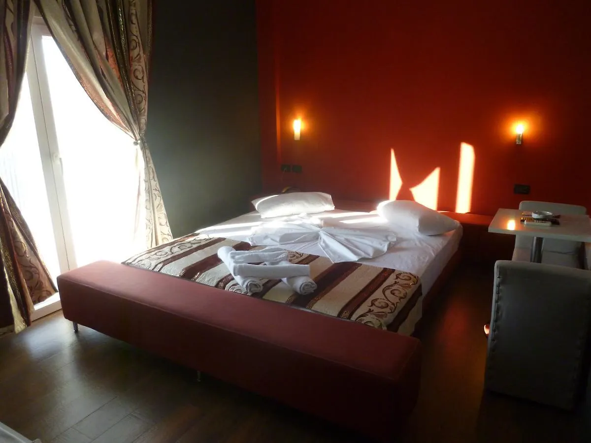 Hotel Red Apple Fier 3*,